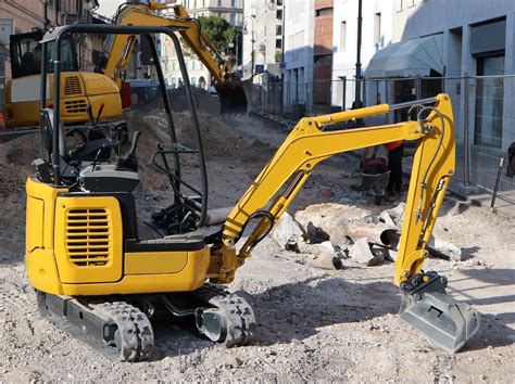 bigrentz mini excavators